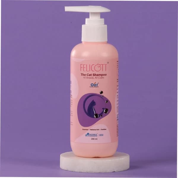 Intas Felicott Feline-Exclusive Colloidal Oatmeal, Aloe Vera, Vitamin A & E, Tropical Fruit Enzyme Conditioning & Soothing Medicated Shampoo for Cats & Kittens – Natural Vanilla Fragrance (200ml Dispensing Bottle)